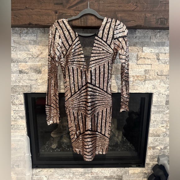 Dresses & Skirts - Gold and Black Shiny Long Sleeve Dresss sz Medium